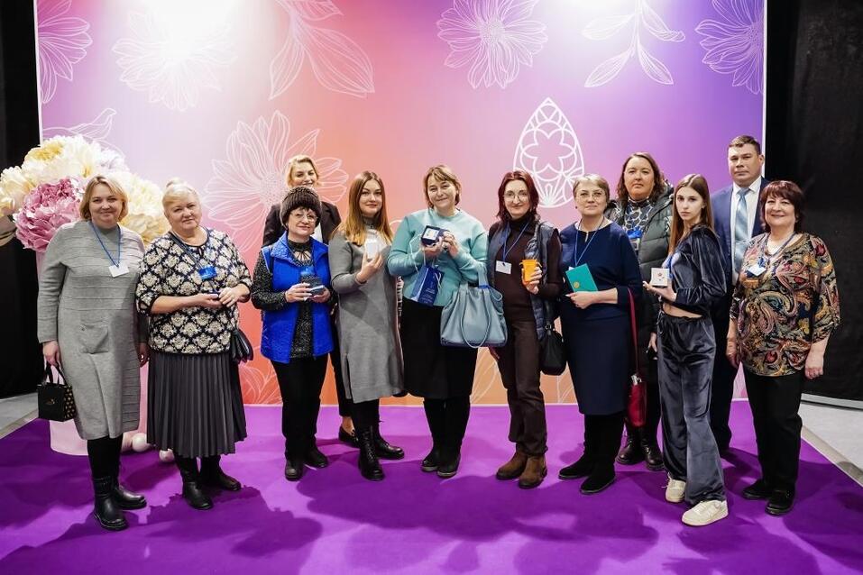 Главный приз: серьги с 12 бриллиантами. Может выиграть каждый посетитель Ювелирной Сибири! 4 Главный приз: серьги с 12 бриллиантами. Может выиграть каждый посетитель Ювелирной Сибири! 4