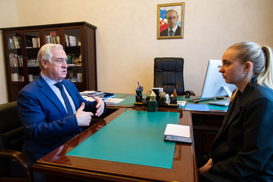 Яков Силин: «Университет — это тот же завод, только по производству знаний и кадров» 1 Яков Силин: «Университет — это тот же завод, только по производству знаний и кадров» 1