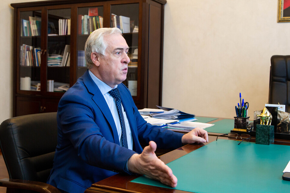 Яков Силин: «Университет — это тот же завод, только по производству знаний и кадров» 2 Яков Силин: «Университет — это тот же завод, только по производству знаний и кадров» 2