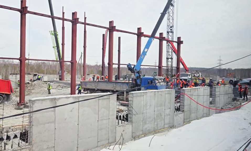 Вице-премьеру, министру транспорта РФ и главе РЖД показали «Уральские локомотивы» 1 Вице-премьеру, министру транспорта РФ и главе РЖД показали «Уральские локомотивы» 1