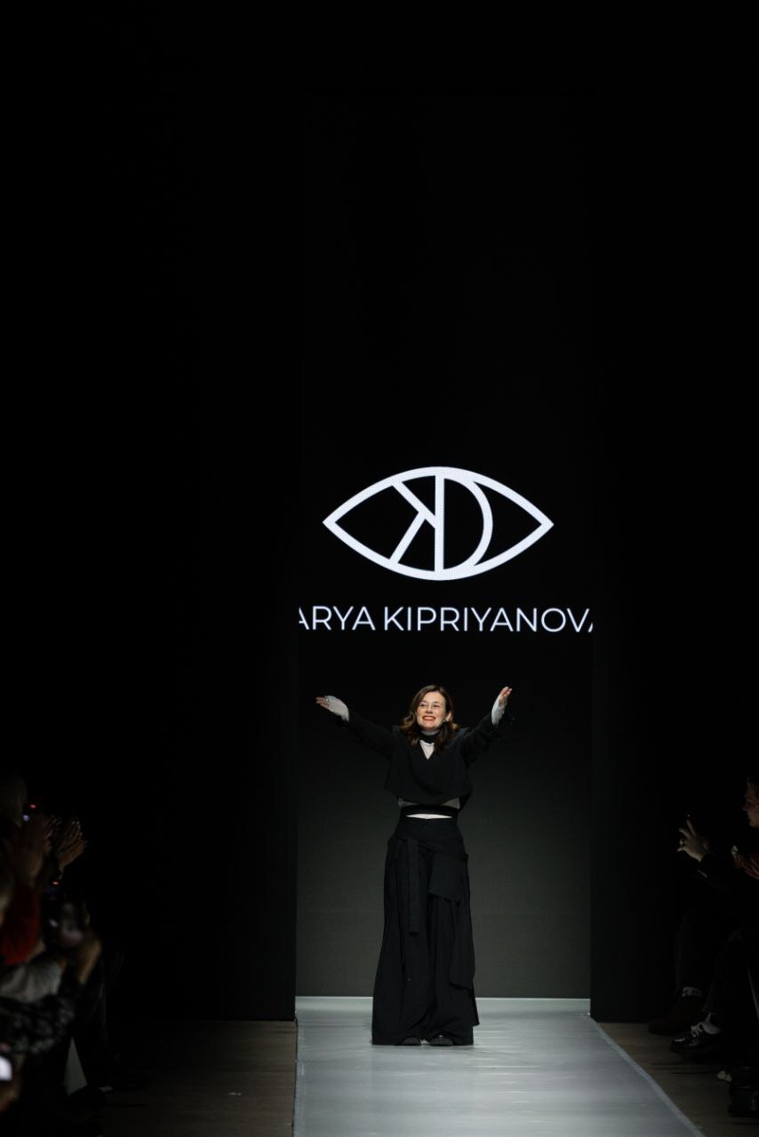 Бренд DARYA KIPRIYANOVA работает в нише интеллектуальной моды: сложный крой сочетается с простыми линиями, многослойность — со сдержанностью (Фото предоставлено: DARYA KIPRIYANOVA) Бренд DARYA KIPRIYANOVA работает в нише интеллектуальной моды: сложный крой сочетается с простыми линиями, многослойность — со сдержанностью (Фото предоставлено: DARYA KIPRIYANOVA)