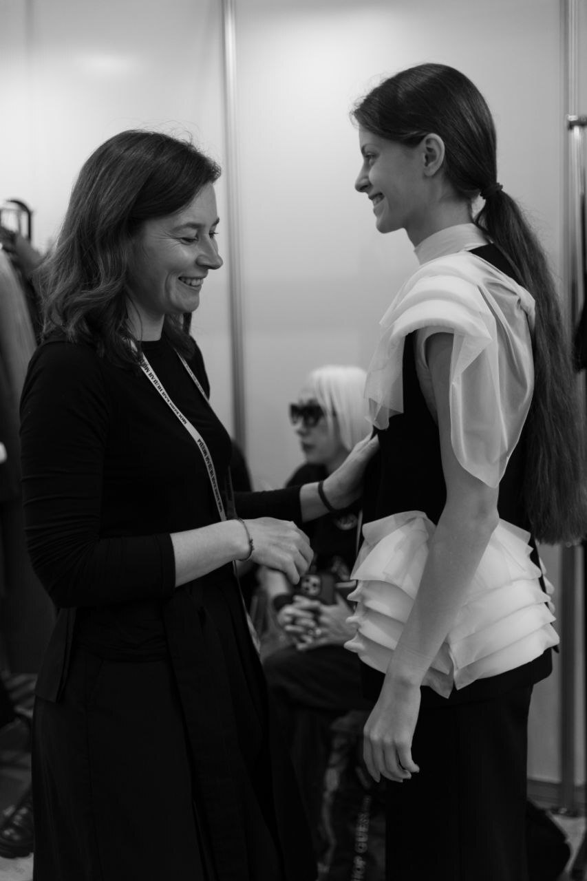 Бренд DARYA KIPRIYANOVA работает в нише интеллектуальной моды: сложный крой сочетается с простыми линиями, многослойность — со сдержанностью (Фото предоставлено: DARYA KIPRIYANOVA) Бренд DARYA KIPRIYANOVA работает в нише интеллектуальной моды: сложный крой сочетается с простыми линиями, многослойность — со сдержанностью (Фото предоставлено: DARYA KIPRIYANOVA)