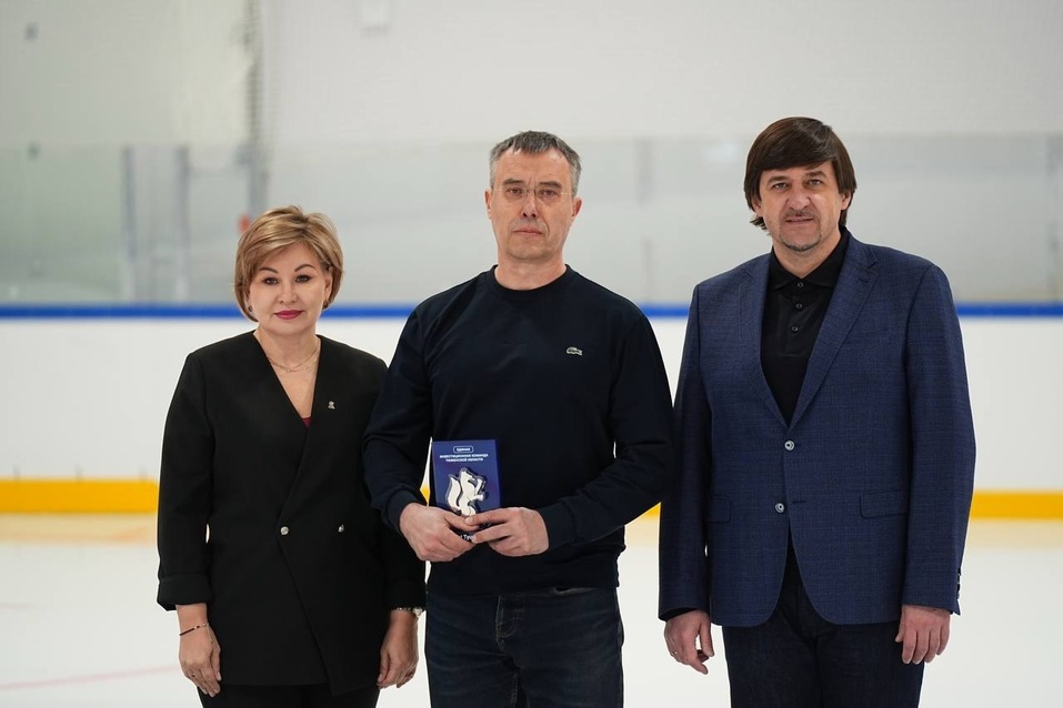 Тюменские бизнесмены вложили 100 млн рублей в строительство ледовой площадки 2 Тюменские бизнесмены вложили 100 млн рублей в строительство ледовой площадки 2