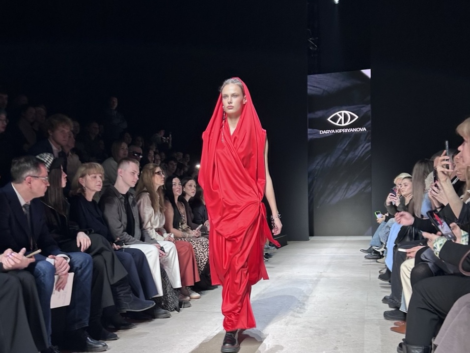 Новая коллекция DARYA KIPRIYANOVA получила название «Твоя коронация» (Фото: DK.RU) Новая коллекция DARYA KIPRIYANOVA получила название «Твоя коронация» (Фото: DK.RU)