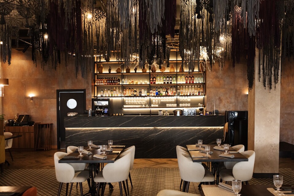 В зависимости от потребностей бизнес-гостей команда ресторана готова организовать кофе-брейк, обед или деловой ужин (Фото: предоставлено Pillars) В зависимости от потребностей бизнес-гостей команда ресторана готова организовать кофе-брейк, обед или деловой ужин (Фото: предоставлено Pillars)