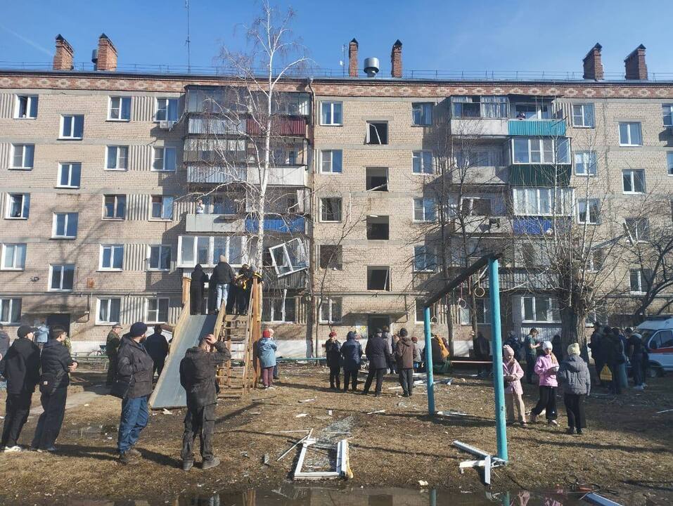 В Челябинской области прогремел взрыв в многоэтажке: подробности
1 В Челябинской области прогремел взрыв в многоэтажке: подробности
1