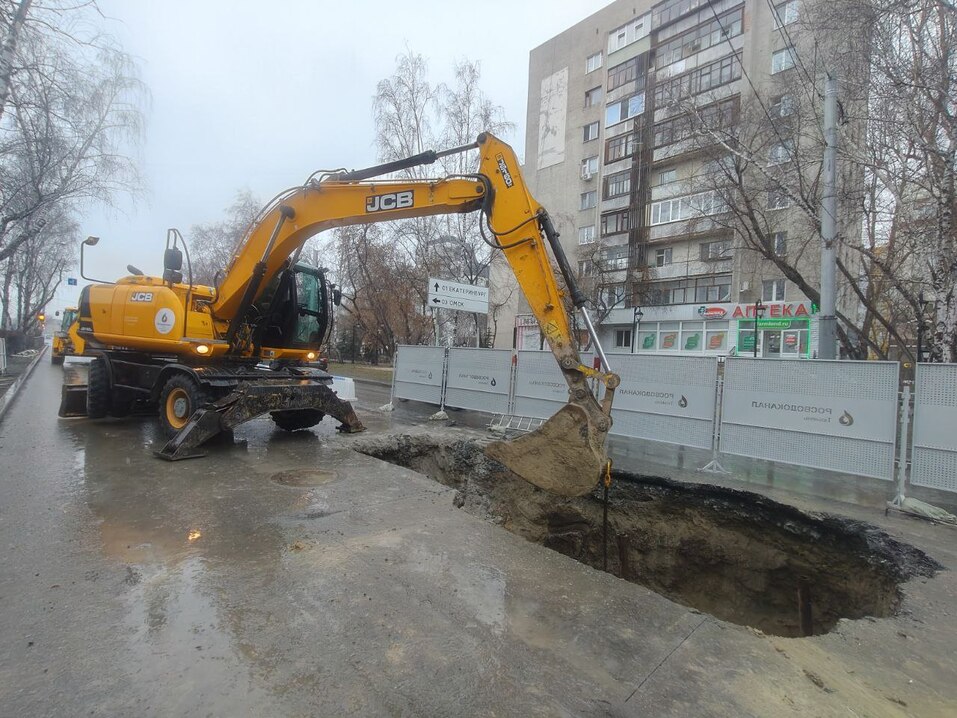 Ограниченное из-за провала движение на улице Профсоюзной откроют 4 апреля 4 Ограниченное из-за провала движение на улице Профсоюзной откроют 4 апреля 4