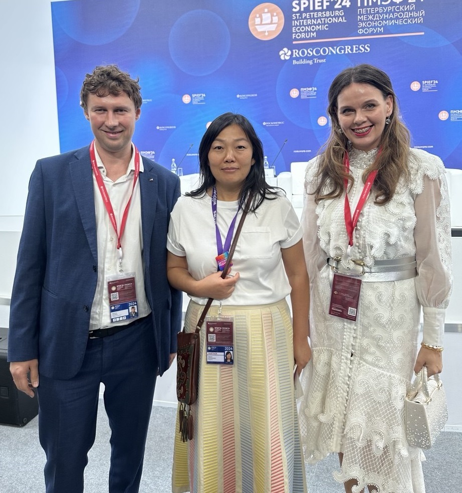 Алексей Харин: «Укрепление рубля — для всех радость, для экспортеров — боль»
1 Алексей Харин: «Укрепление рубля — для всех радость, для экспортеров — боль»
1