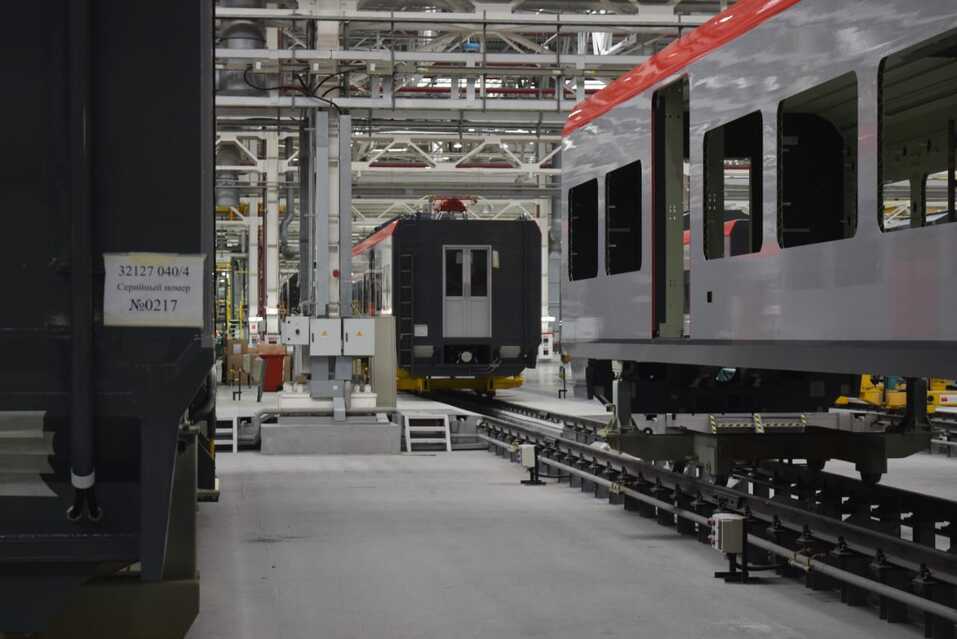 Михаил Ходоровский и Виктор Леш показали Денису Паслеру место сборки «белых кречетов» 2 Михаил Ходоровский и Виктор Леш показали Денису Паслеру место сборки «белых кречетов» 2