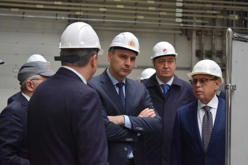 Михаил Ходоровский и Виктор Леш показали Денису Паслеру место сборки «белых кречетов» 3 Михаил Ходоровский и Виктор Леш показали Денису Паслеру место сборки «белых кречетов» 3