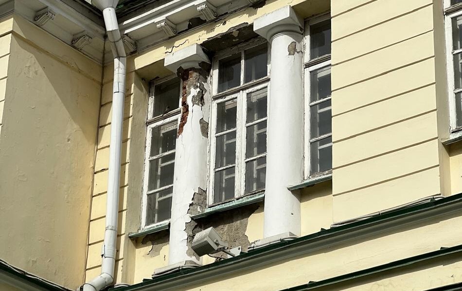 «Красивейший зал закрыт: потолок может обвалиться». Что будет с усадьбой Харитоновых? 2 «Красивейший зал закрыт: потолок может обвалиться». Что будет с усадьбой Харитоновых? 2