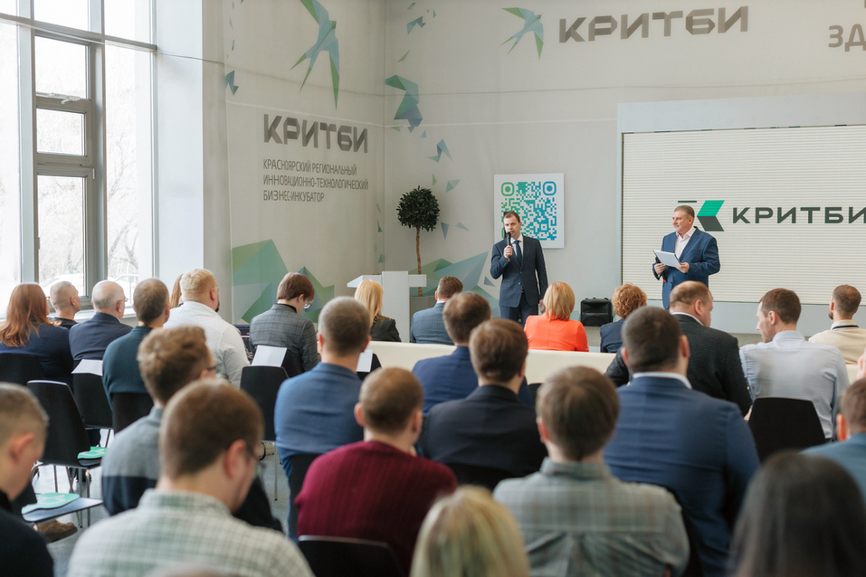 Сергей Басистый приветствует собравшихся на инвестсессию Сергей Басистый приветствует собравшихся на инвестсессию