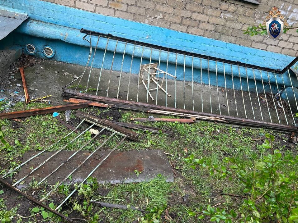 В Челябинске произошло обрушение балкона в доме на проспекте Победы. Один человек погиб 1 В Челябинске произошло обрушение балкона в доме на проспекте Победы. Один человек погиб 1