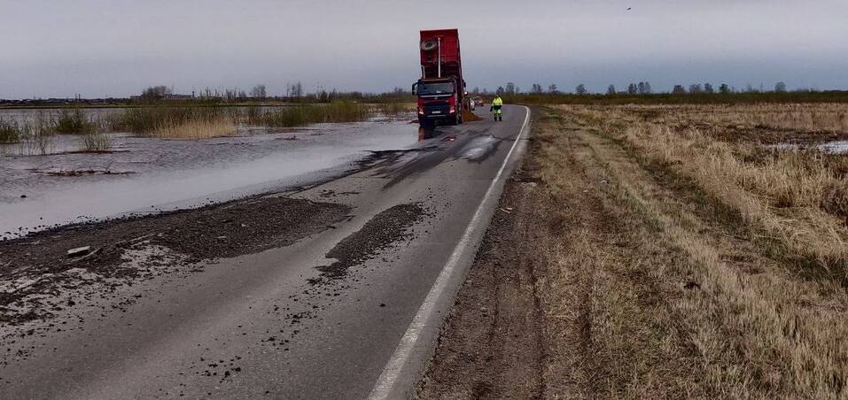 В Тюменской области затопило дачные поселки и региональные дороги 1 В Тюменской области затопило дачные поселки и региональные дороги 1