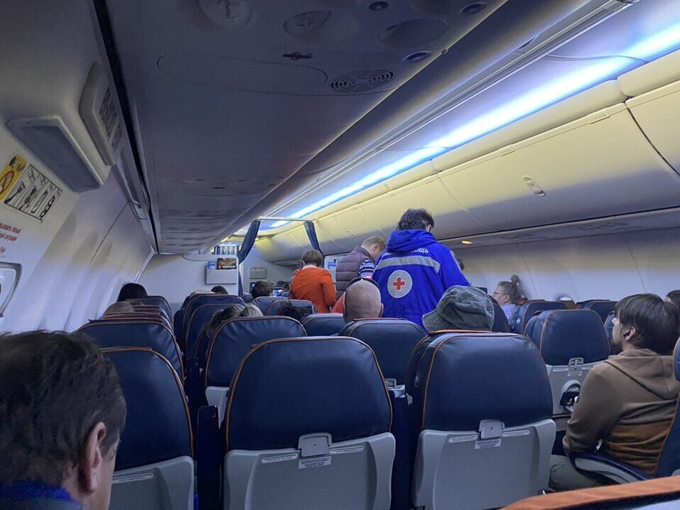 Пассажиры не могут вылететь из Шереметьево, некоторым потребовалась скорая 3 Пассажиры не могут вылететь из Шереметьево, некоторым потребовалась скорая 3