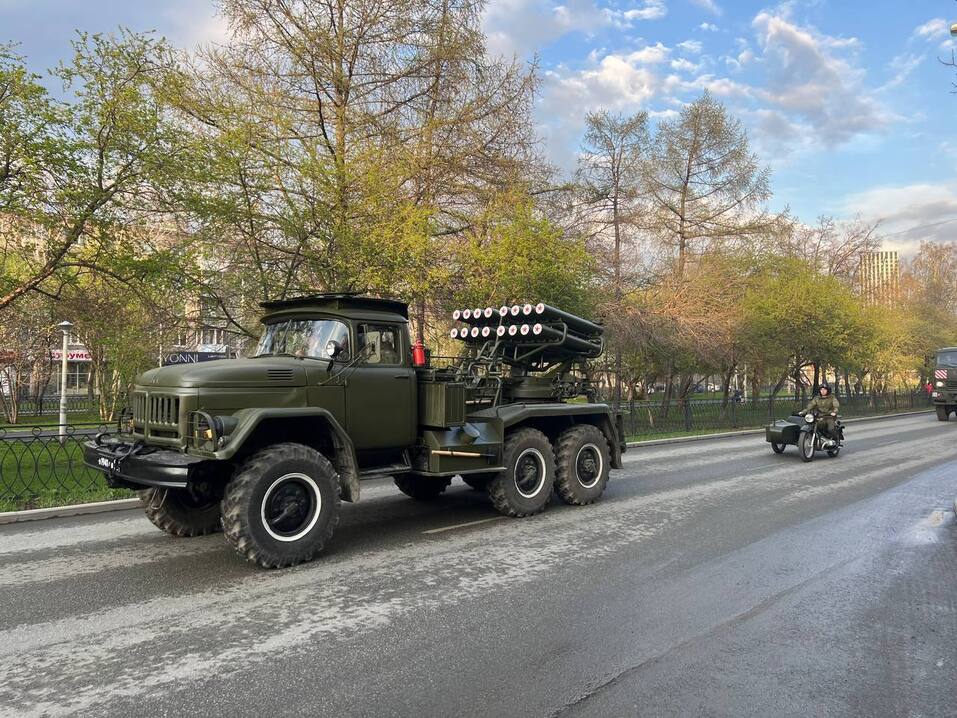 Возложение цветов, парад и «Бессмертный полк». 9 Мая в Екатеринбурге — как это было 4 Возложение цветов, парад и «Бессмертный полк». 9 Мая в Екатеринбурге — как это было 4