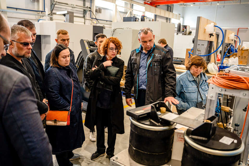 В Екатеринбурге запустили завод, где будут производить более 100 млн стаканчиков в год 4 В Екатеринбурге запустили завод, где будут производить более 100 млн стаканчиков в год 4