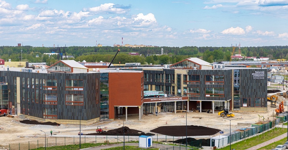 В строящихся корпусах второй очереди кампуса УрФУ завершен монтаж лифтов и подъемников 2 В строящихся корпусах второй очереди кампуса УрФУ завершен монтаж лифтов и подъемников 2