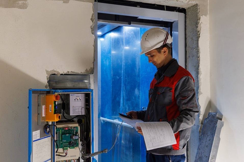 В строящихся корпусах второй очереди кампуса УрФУ завершен монтаж лифтов и подъемников 3 В строящихся корпусах второй очереди кампуса УрФУ завершен монтаж лифтов и подъемников 3