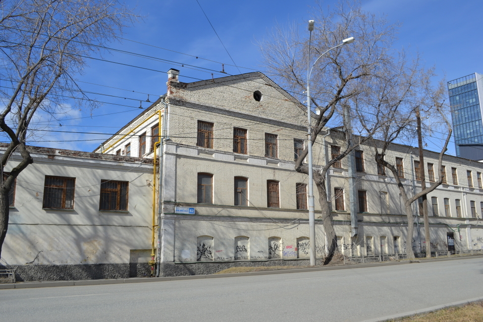 «Каждое заброшенное здание — потенциальное хранилище денег, даже в Екатеринбурге» 1 «Каждое заброшенное здание — потенциальное хранилище денег, даже в Екатеринбурге» 1