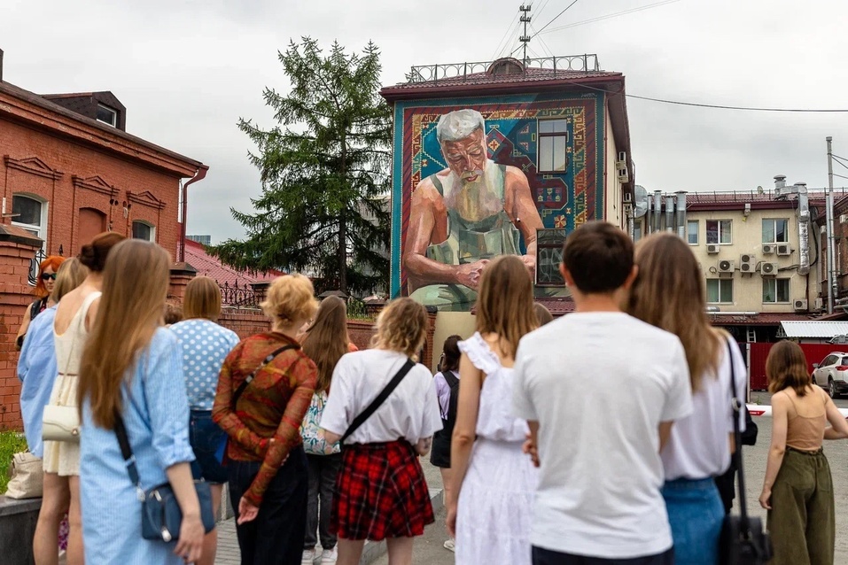 В Екатеринбурге запустили экскурсии-пробежки по арт-объектам фестиваля «Стенограффия» 1 В Екатеринбурге запустили экскурсии-пробежки по арт-объектам фестиваля «Стенограффия» 1