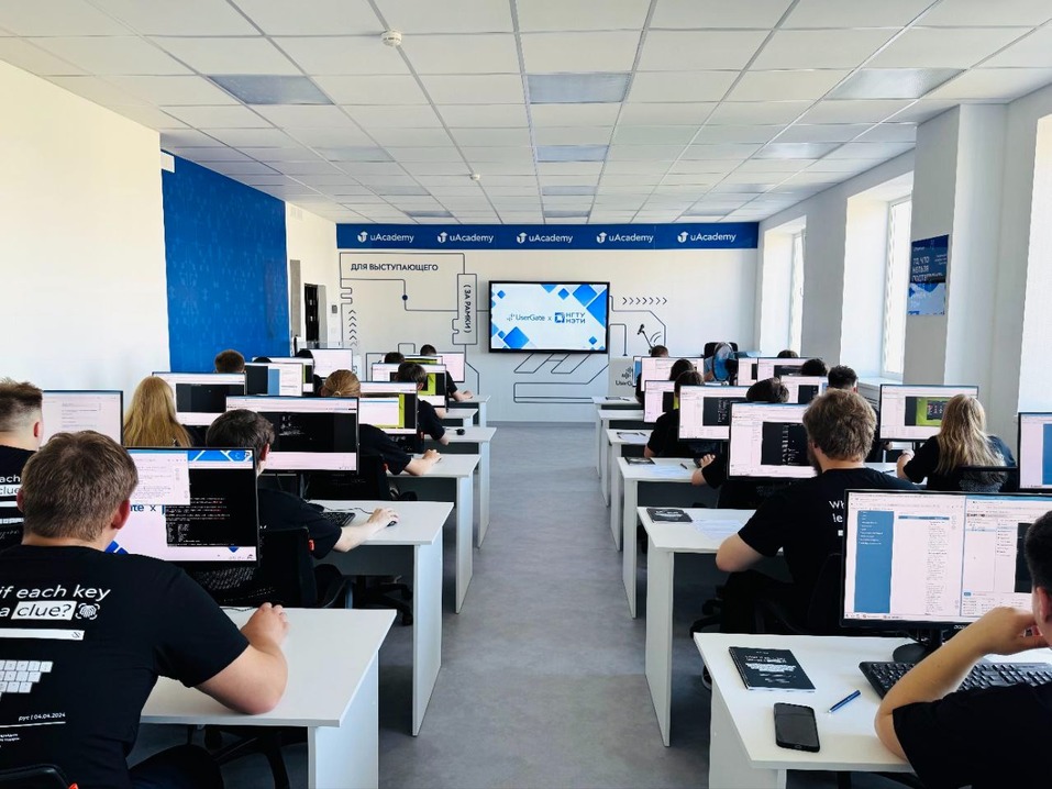 Будущее кибербезопасности: в НГТУ НЭТИ заработала новая учебная лаборатория 2 Будущее кибербезопасности: в НГТУ НЭТИ заработала новая учебная лаборатория 2