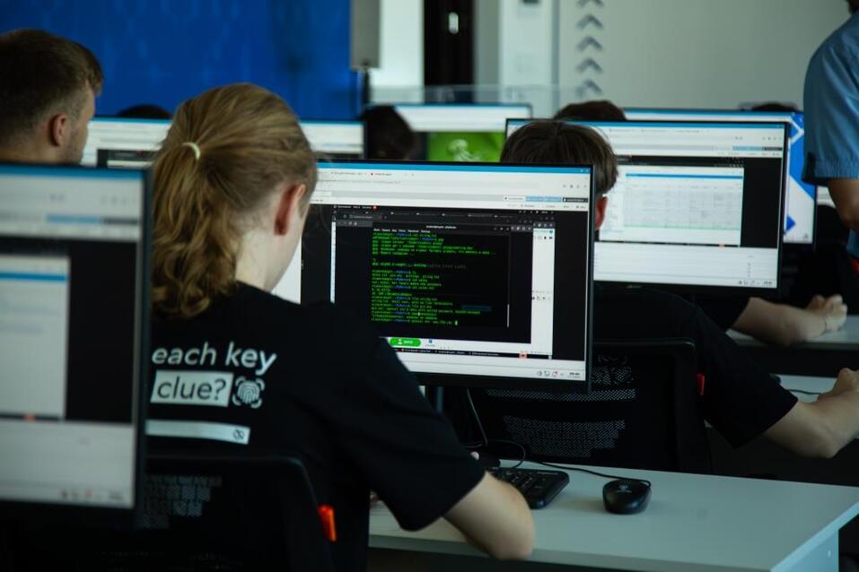 Будущее кибербезопасности: в НГТУ НЭТИ заработала новая учебная лаборатория 1 Будущее кибербезопасности: в НГТУ НЭТИ заработала новая учебная лаборатория 1