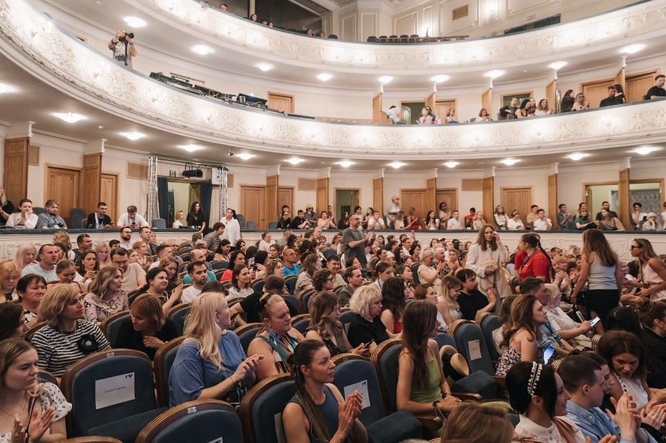 «Дерзкая комедия про любовь». В Нижнем Новгороде состоялась премьера сериала «Три сестры» 1 «Дерзкая комедия про любовь». В Нижнем Новгороде состоялась премьера сериала «Три сестры» 1