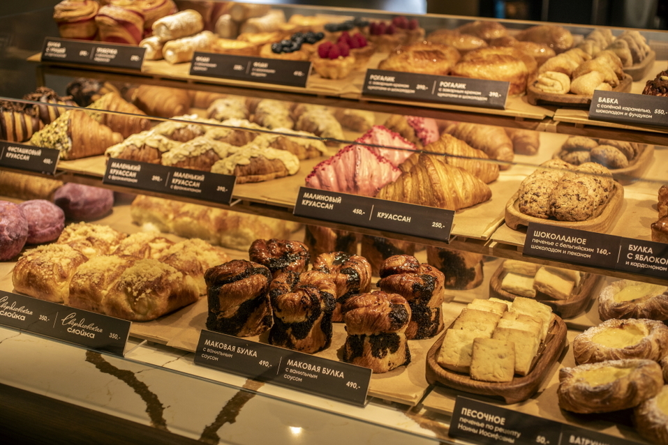 В Ельцин Центре открылось кафе с бук-кроссингом, видом на Исеть и закаты 2 В Ельцин Центре открылось кафе с бук-кроссингом, видом на Исеть и закаты 2