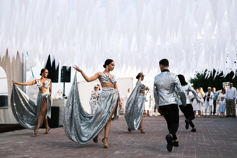 Яркий вечер для общения и развлечений: главные локации Business Residence 4 Яркий вечер для общения и развлечений: главные локации Business Residence 4