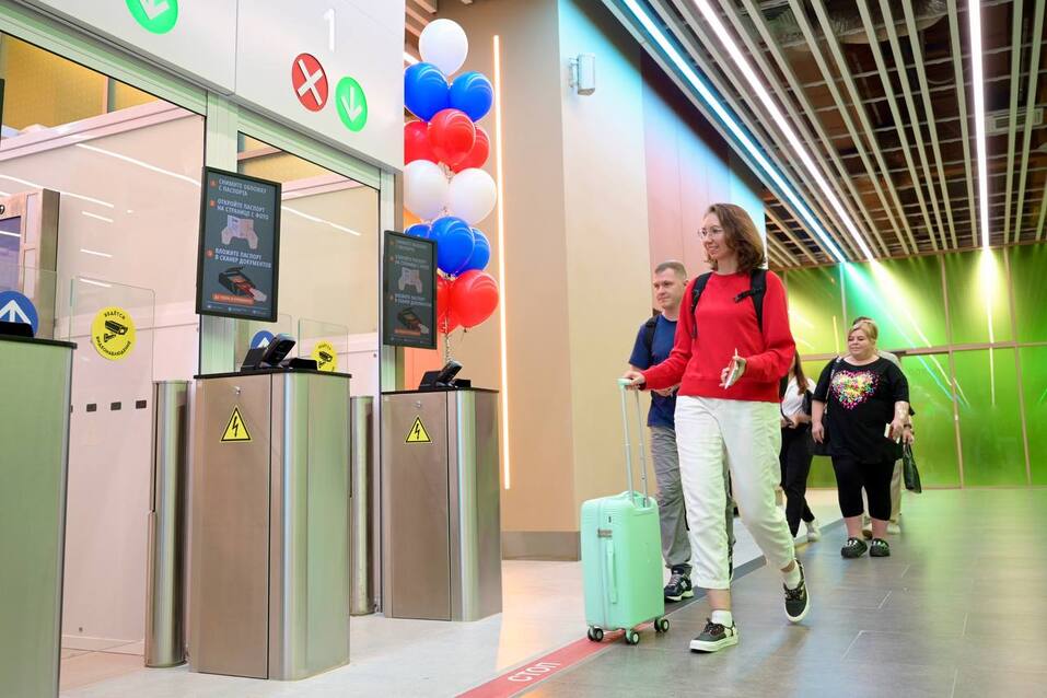 В Екатеринбург прибыл новый министр транспорта РФ: что ему показали в аэропорту 2 В Екатеринбург прибыл новый министр транспорта РФ: что ему показали в аэропорту 2