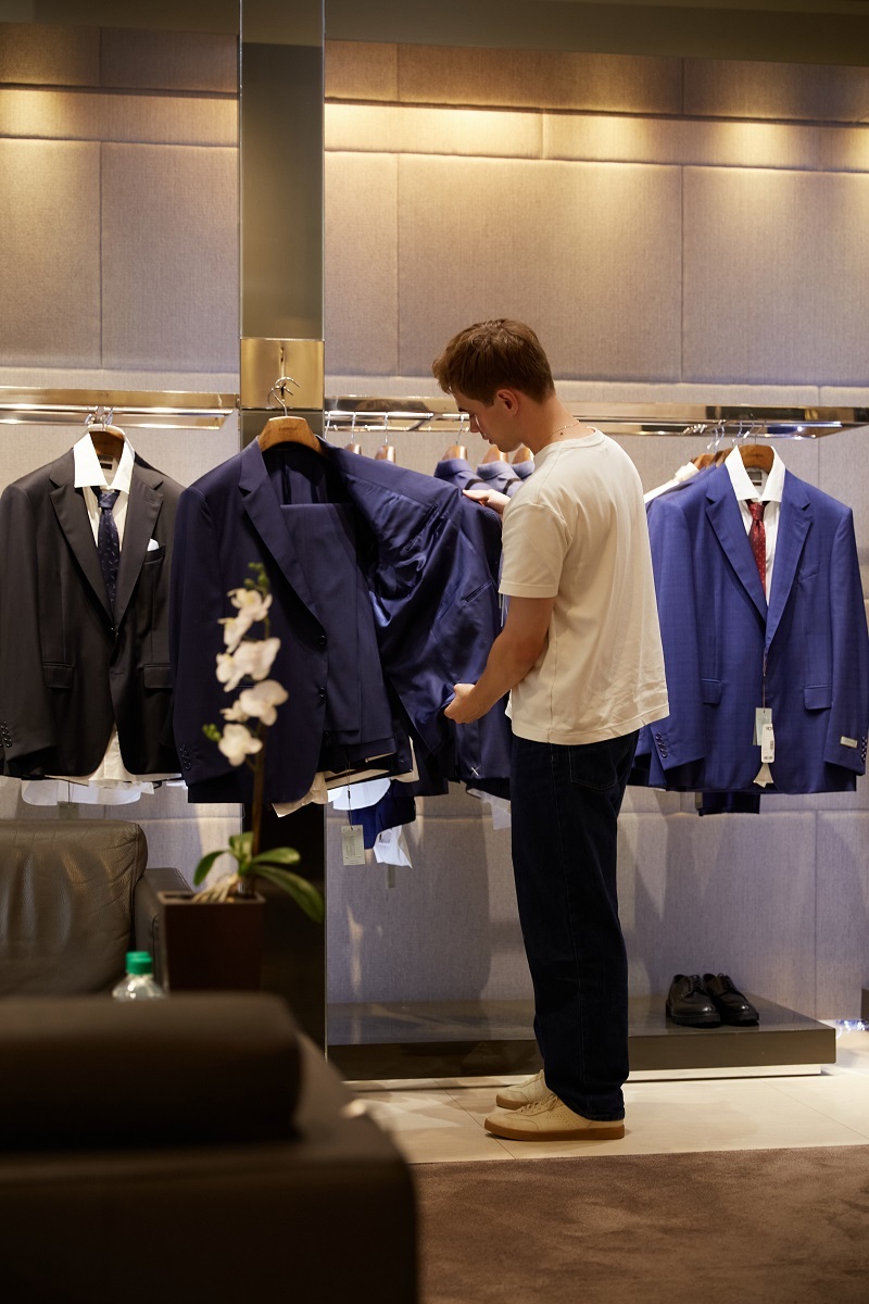 В Екатеринбурге началась распродажа мировых брендов. PKROVSKY объявил небывалый сейл 1 В Екатеринбурге началась распродажа мировых брендов. PKROVSKY объявил небывалый сейл 1