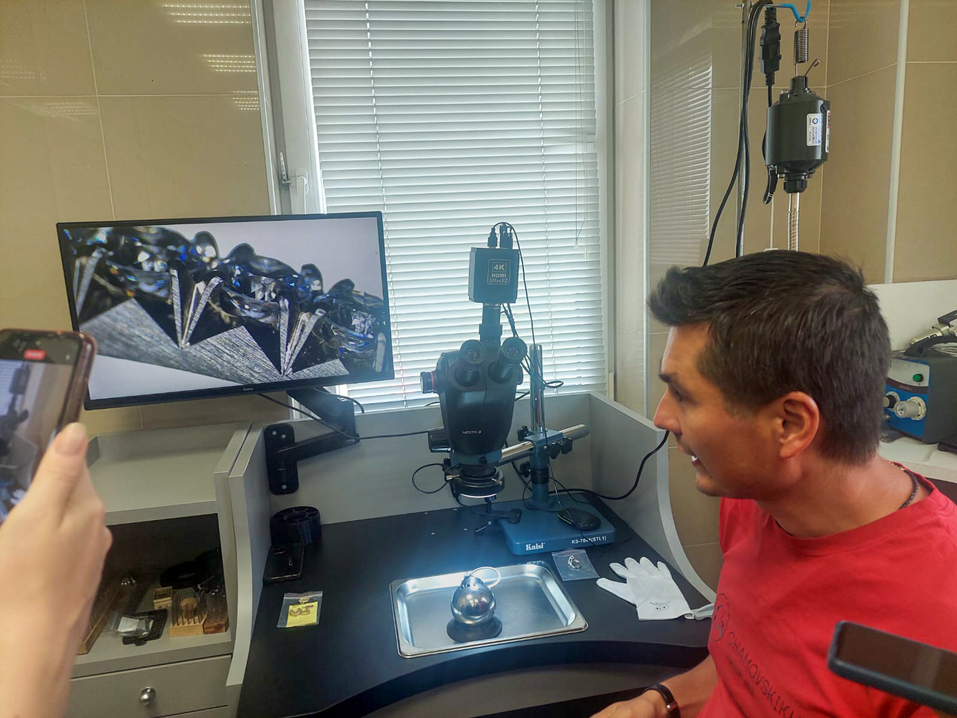 Космическая точность и слаженная работа. Как делают украшения за десятки миллионов рублей 12 Космическая точность и слаженная работа. Как делают украшения за десятки миллионов рублей 12