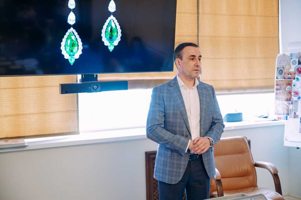 Космическая точность и слаженная работа. Как делают украшения за десятки миллионов рублей 14 Космическая точность и слаженная работа. Как делают украшения за десятки миллионов рублей 14