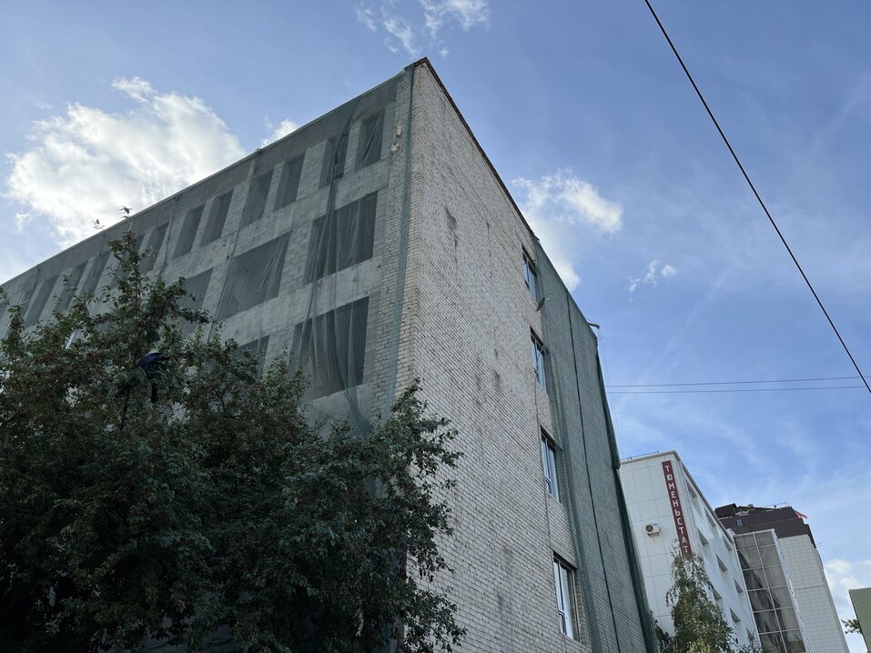 Бывший советский офисник в центре Тюмени открыт после реконструкции 1 Бывший советский офисник в центре Тюмени открыт после реконструкции 1