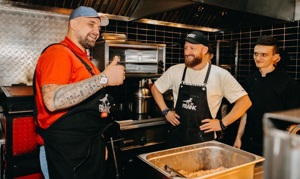 Легендарная реберная Басты заходит в Красноярск
2 Легендарная реберная Басты заходит в Красноярск
2