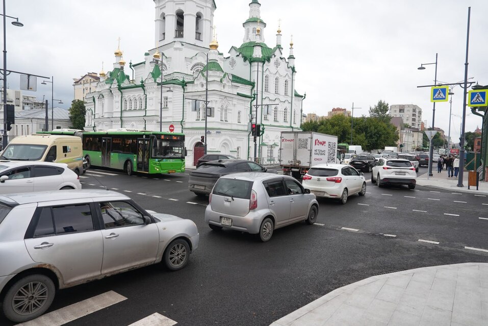 В Тюмени транспортный коллапс из-за работ на перекрестке Ленина и Первомайской 4 В Тюмени транспортный коллапс из-за работ на перекрестке Ленина и Первомайской 4