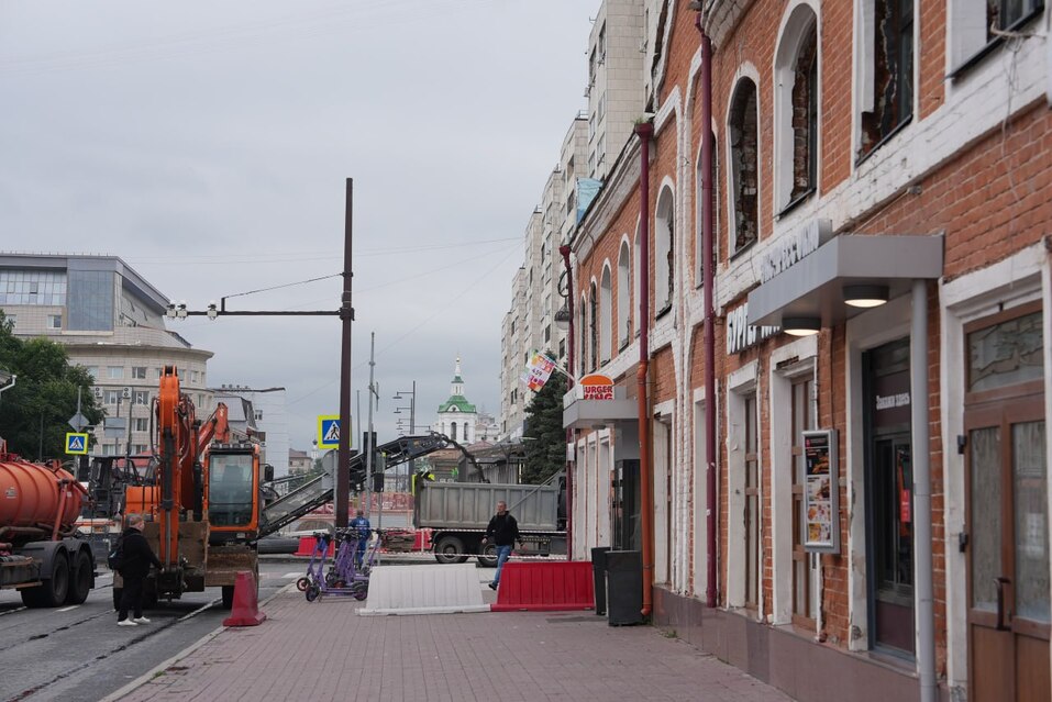 В Тюмени транспортный коллапс из-за работ на перекрестке Ленина и Первомайской 2 В Тюмени транспортный коллапс из-за работ на перекрестке Ленина и Первомайской 2