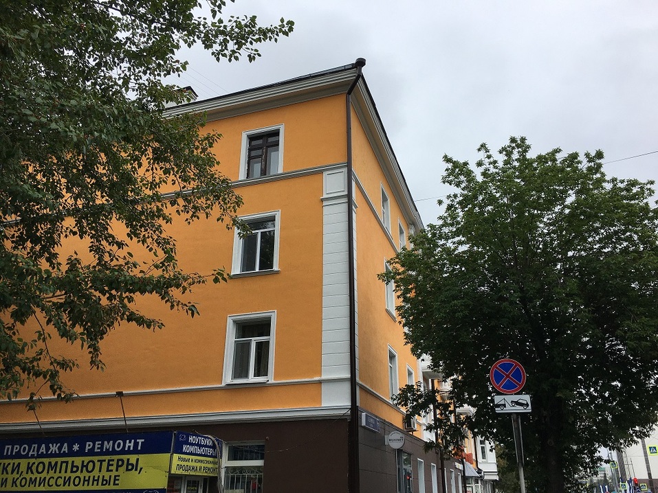 Жилой дом рядом с оранжевой сталинкой в центре Тюмени покрасят в зеленый цвет 3 Жилой дом рядом с оранжевой сталинкой в центре Тюмени покрасят в зеленый цвет 3