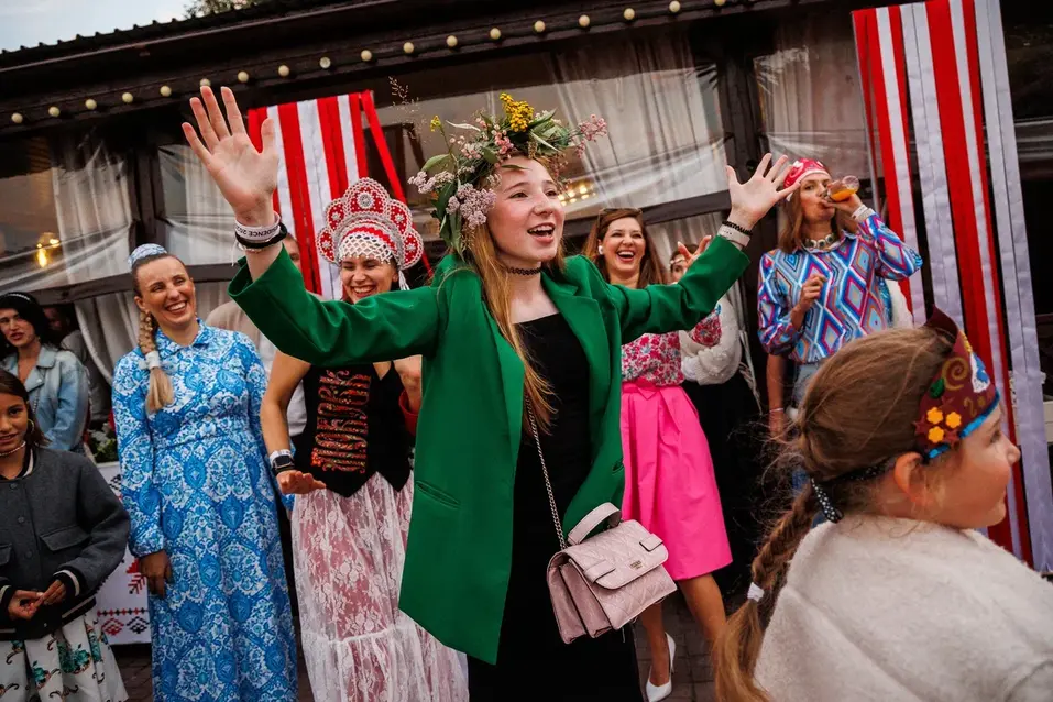 Юбилейный Business Residence в Челябинске: русский стиль, 500 гостей и торт у озера
4 Юбилейный Business Residence в Челябинске: русский стиль, 500 гостей и торт у озера
4