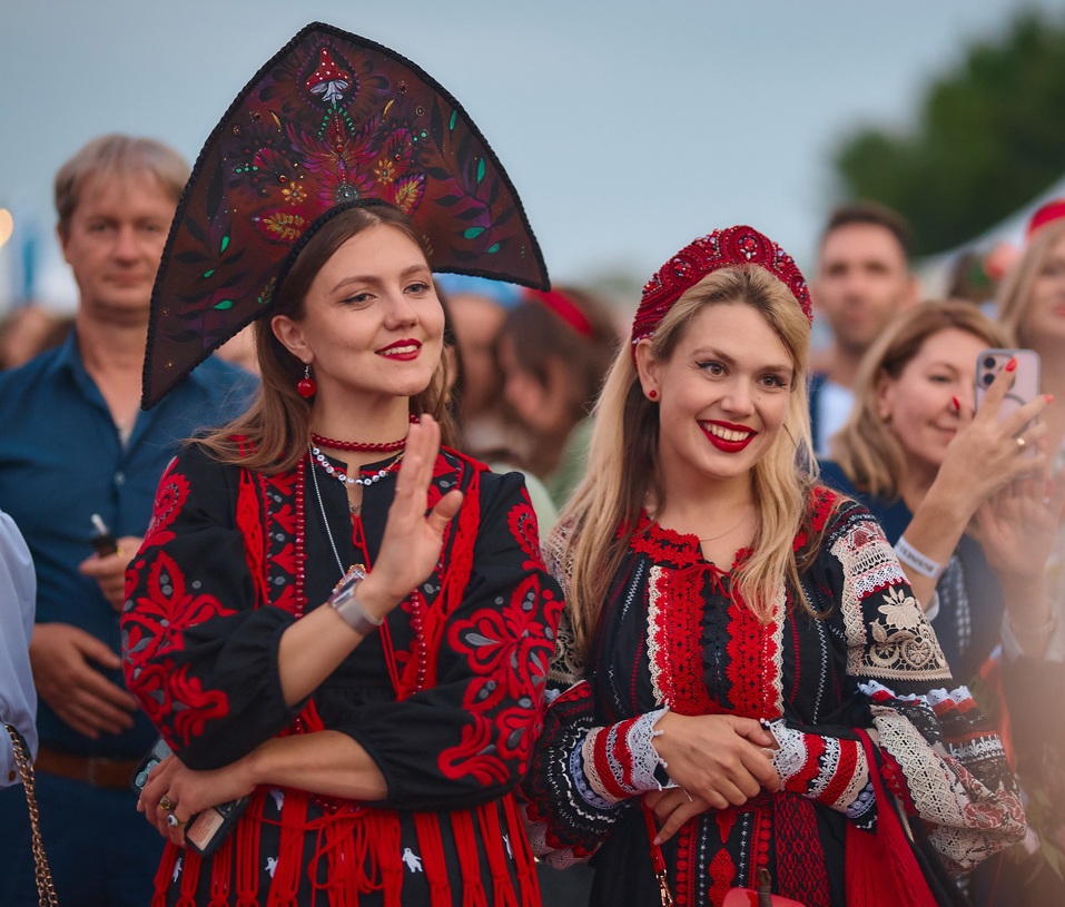 Душевно, задорно, на одном дыхании: Business Residence — 2025 прошел с русским размахом
1 Душевно, задорно, на одном дыхании: Business Residence — 2025 прошел с русским размахом
1