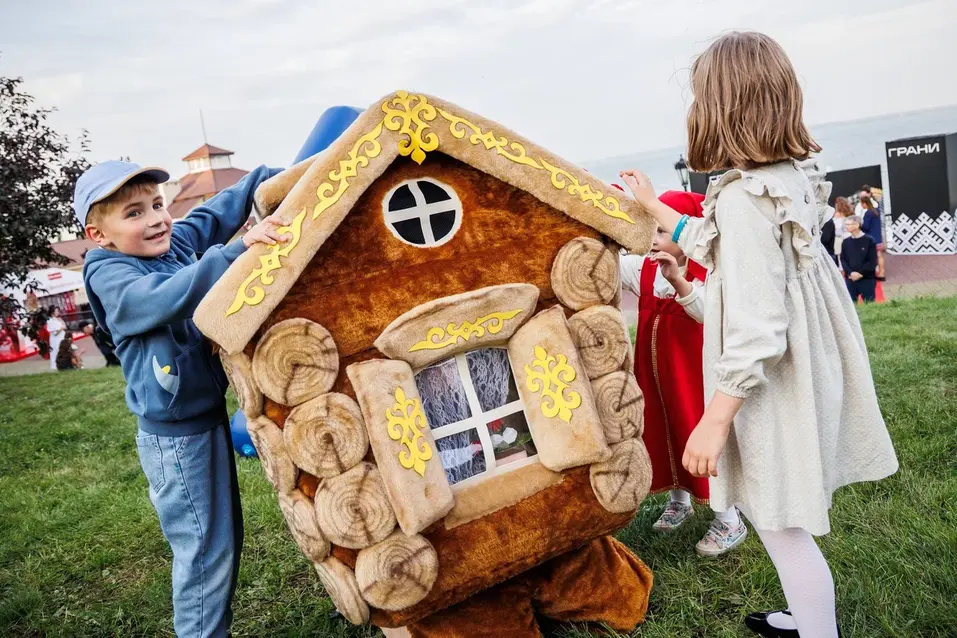 Душевно, задорно, на одном дыхании: Business Residence — 2025 прошел с русским размахом
9 Душевно, задорно, на одном дыхании: Business Residence — 2025 прошел с русским размахом
9