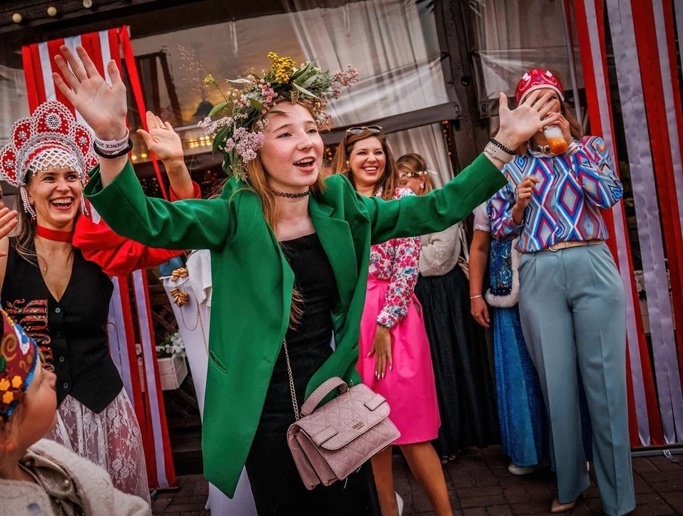 Юбилейный Business Residence: грандиозный праздник для деловых людей
4 Юбилейный Business Residence: грандиозный праздник для деловых людей
4