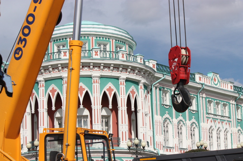 День строителя-2025 в Екатеринбурге с Лабубу, глэм-экскаватором и Биланом: фоторепортаж 1 День строителя-2025 в Екатеринбурге с Лабубу, глэм-экскаватором и Биланом: фоторепортаж 1