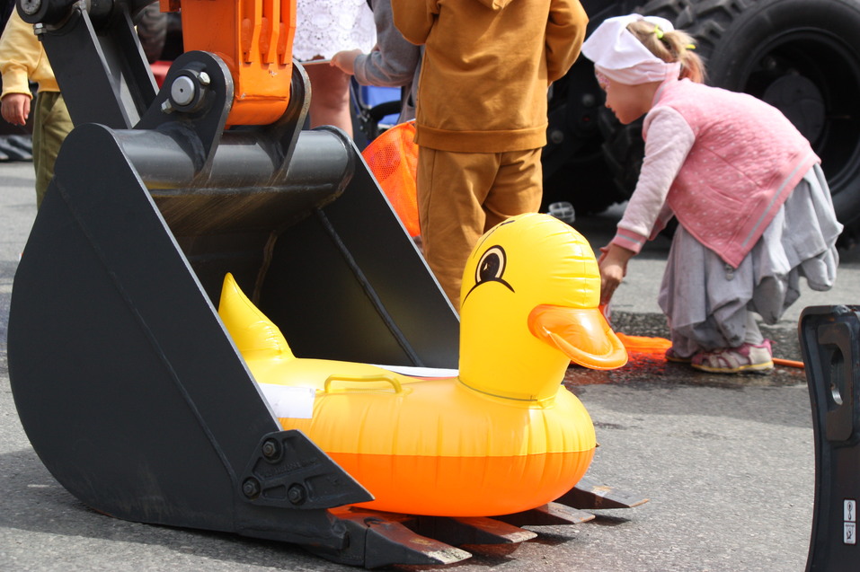 День строителя-2025 в Екатеринбурге с Лабубу, глэм-экскаватором и Биланом: фоторепортаж 6 День строителя-2025 в Екатеринбурге с Лабубу, глэм-экскаватором и Биланом: фоторепортаж 6