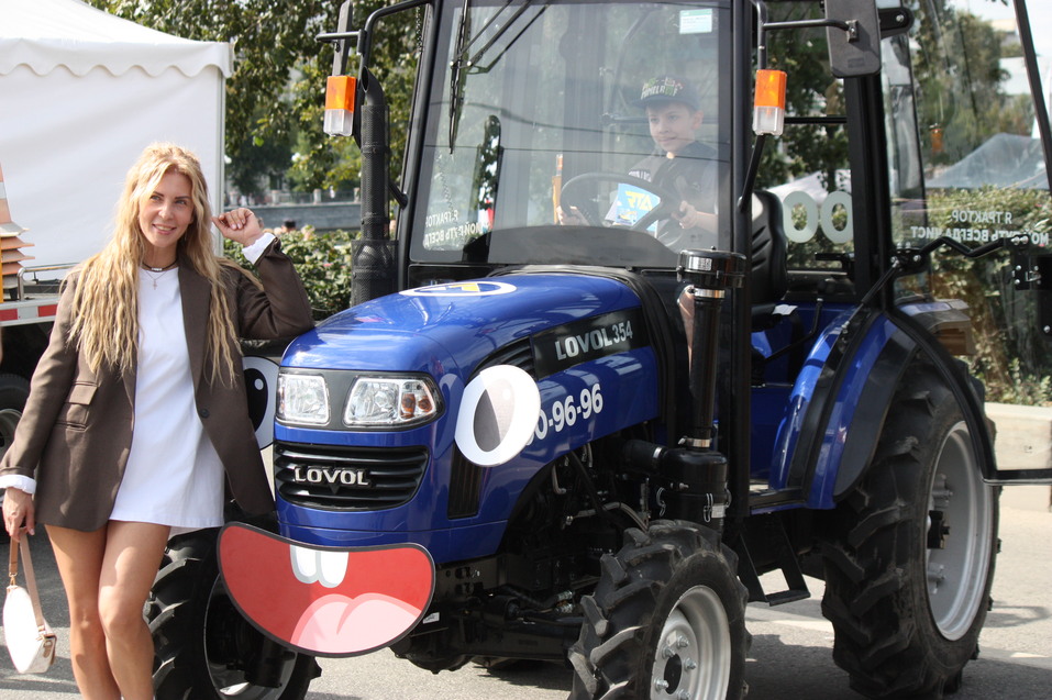 День строителя-2025 в Екатеринбурге с Лабубу, глэм-экскаватором и Биланом: фоторепортаж 9 День строителя-2025 в Екатеринбурге с Лабубу, глэм-экскаватором и Биланом: фоторепортаж 9