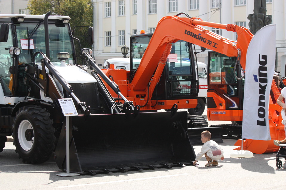 День строителя-2025 в Екатеринбурге с Лабубу, глэм-экскаватором и Биланом: фоторепортаж 11 День строителя-2025 в Екатеринбурге с Лабубу, глэм-экскаватором и Биланом: фоторепортаж 11