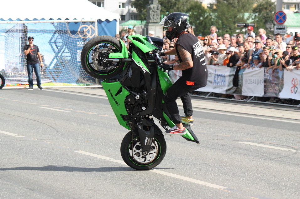 День строителя-2025 в Екатеринбурге с Лабубу, глэм-экскаватором и Биланом: фоторепортаж 19 День строителя-2025 в Екатеринбурге с Лабубу, глэм-экскаватором и Биланом: фоторепортаж 19