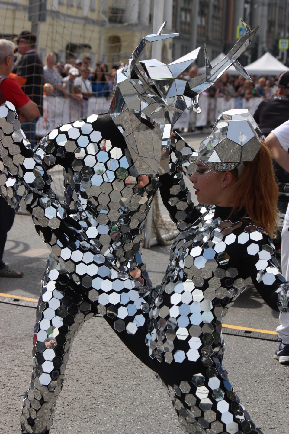 День строителя-2025 в Екатеринбурге с Лабубу, глэм-экскаватором и Биланом: фоторепортаж 20 День строителя-2025 в Екатеринбурге с Лабубу, глэм-экскаватором и Биланом: фоторепортаж 20