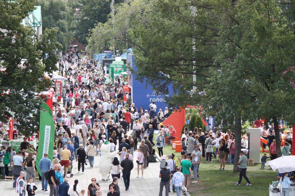 День строителя-2025 в Екатеринбурге с Лабубу, глэм-экскаватором и Биланом: фоторепортаж 22 День строителя-2025 в Екатеринбурге с Лабубу, глэм-экскаватором и Биланом: фоторепортаж 22